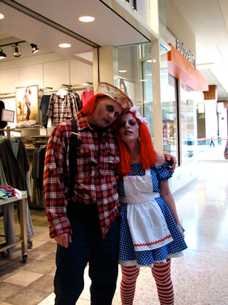 Illustration for article titled Cosplay Abounds at Zombie Fest in Pittsburgh